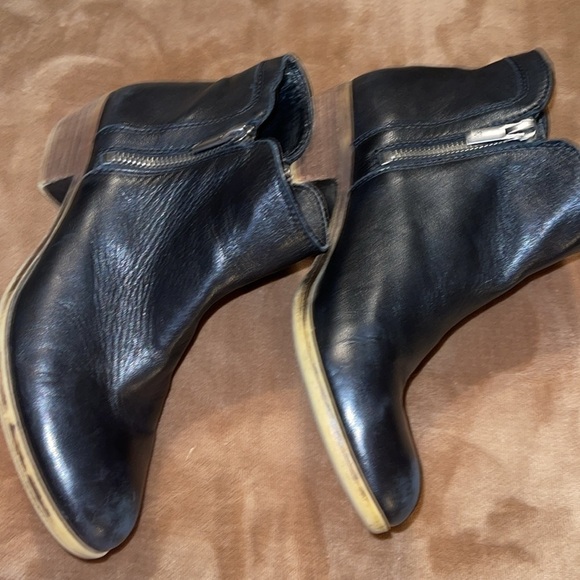 🌹Lucky Brand Soft Black Leather Ankle Boots - Picture 2 of 7